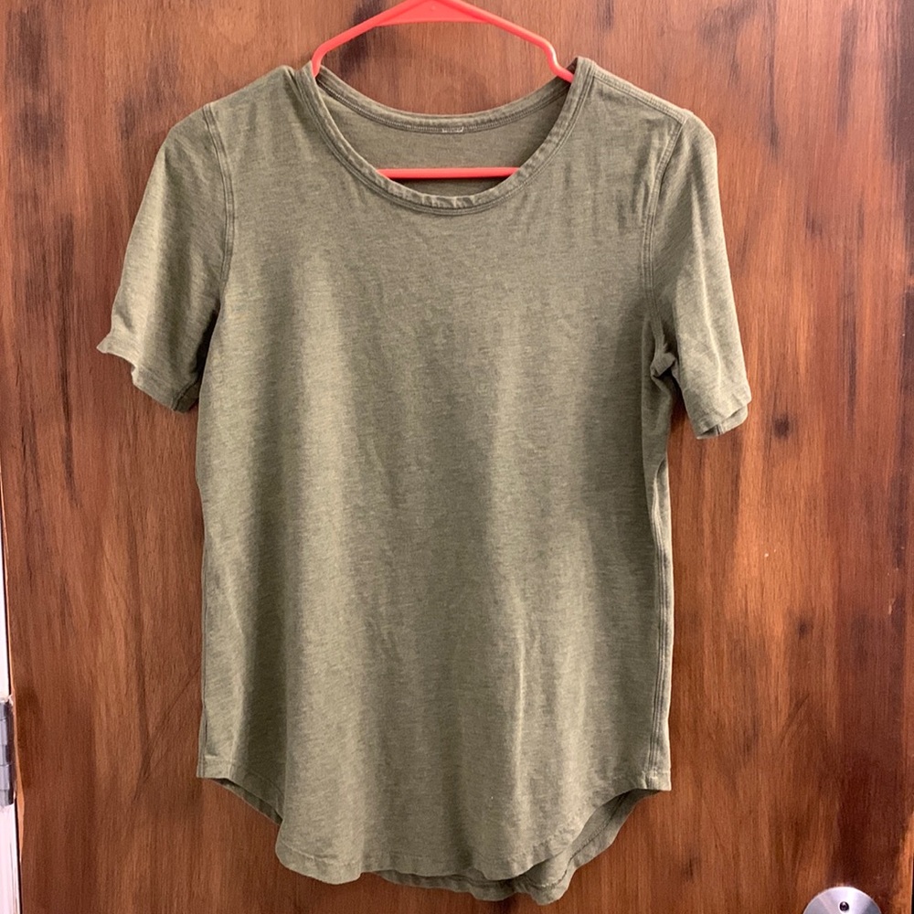 Lululemon tshirt